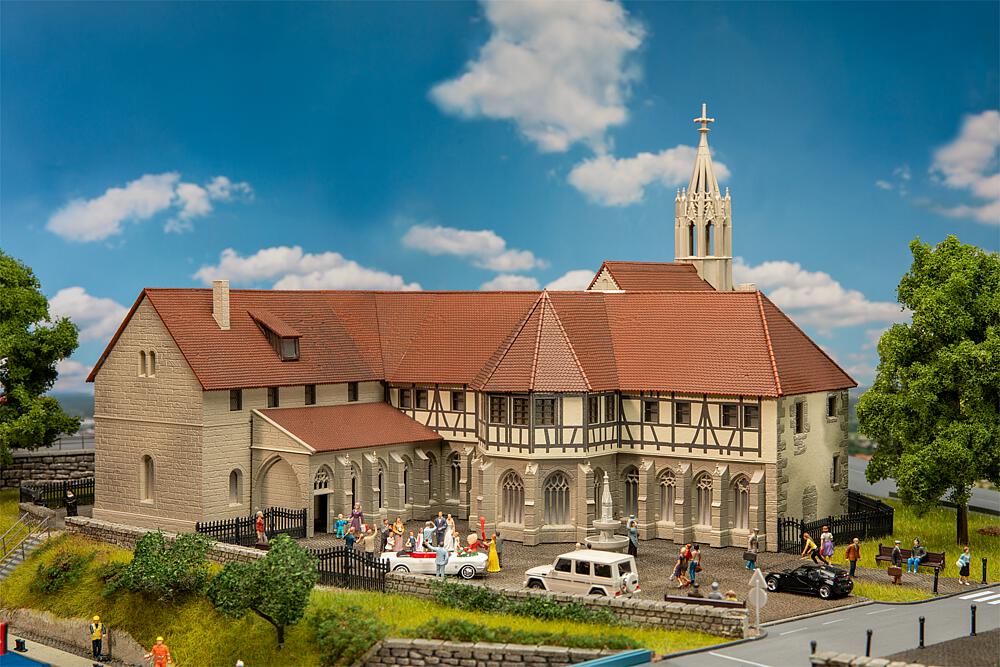 Alte-Abtei-mit-Kreuzgang-H0-14-130827_b_0.jpg