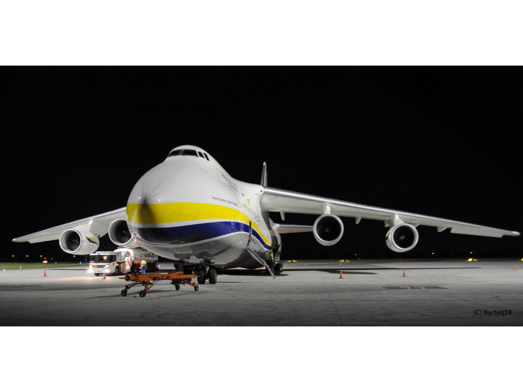 Antonov-AN-124-Ruslan-30-03807_b_0.jpg