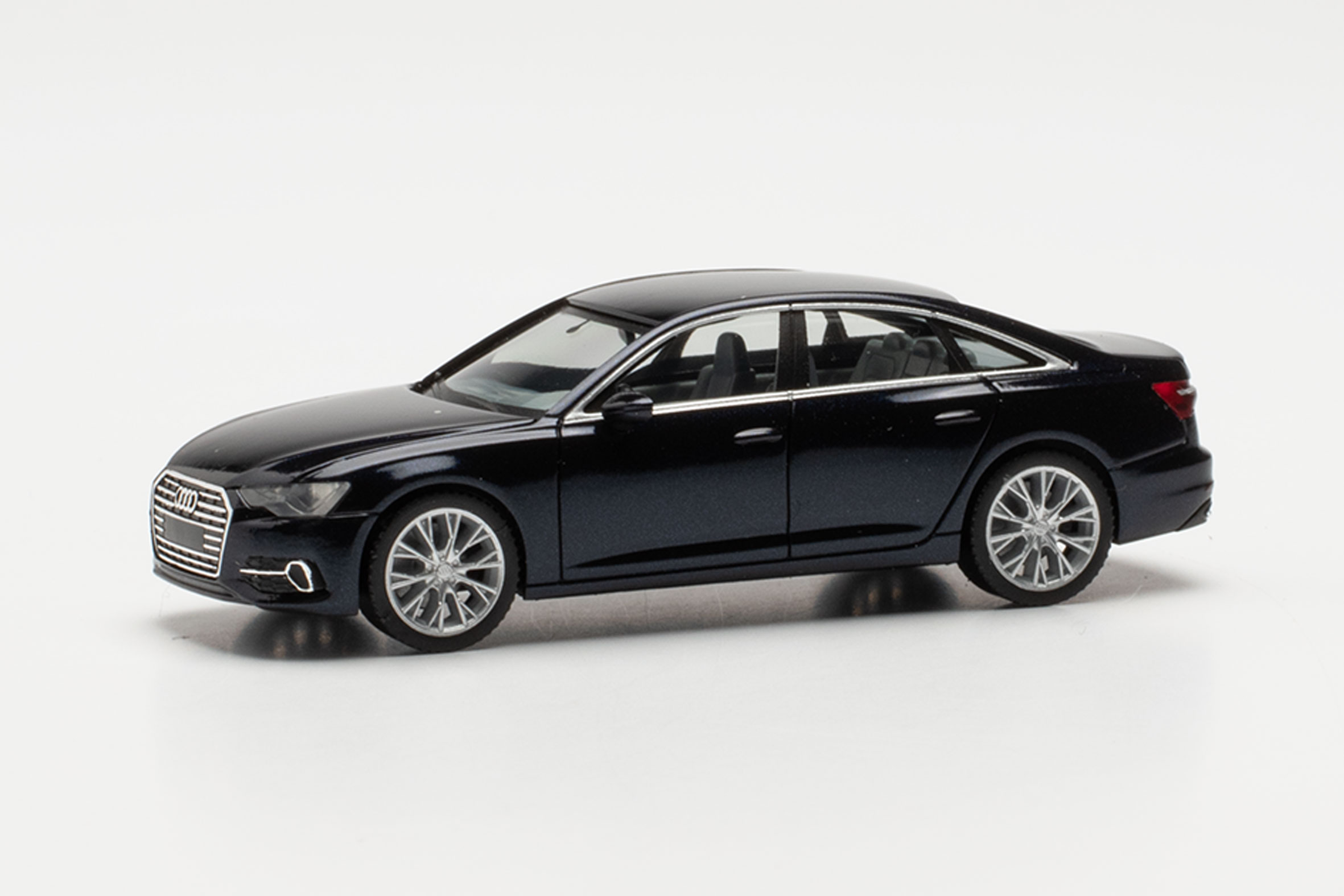 Audi-A6-Lim-firmamentblau-11-430630-003_b_0.jpg