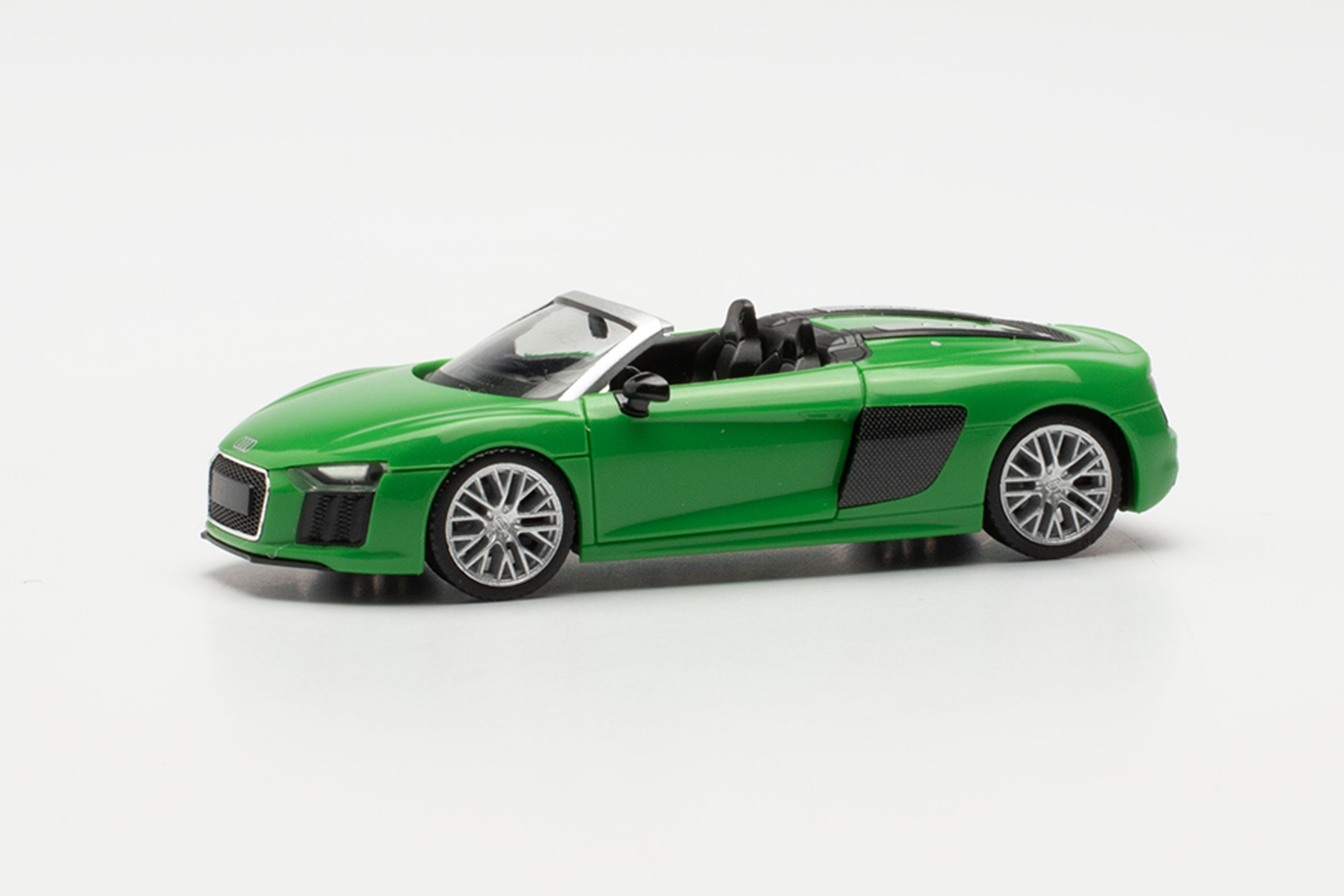 Audi-R8-V10-Spyder-kyalami-gruen-11-028691-002_b_0.jpg