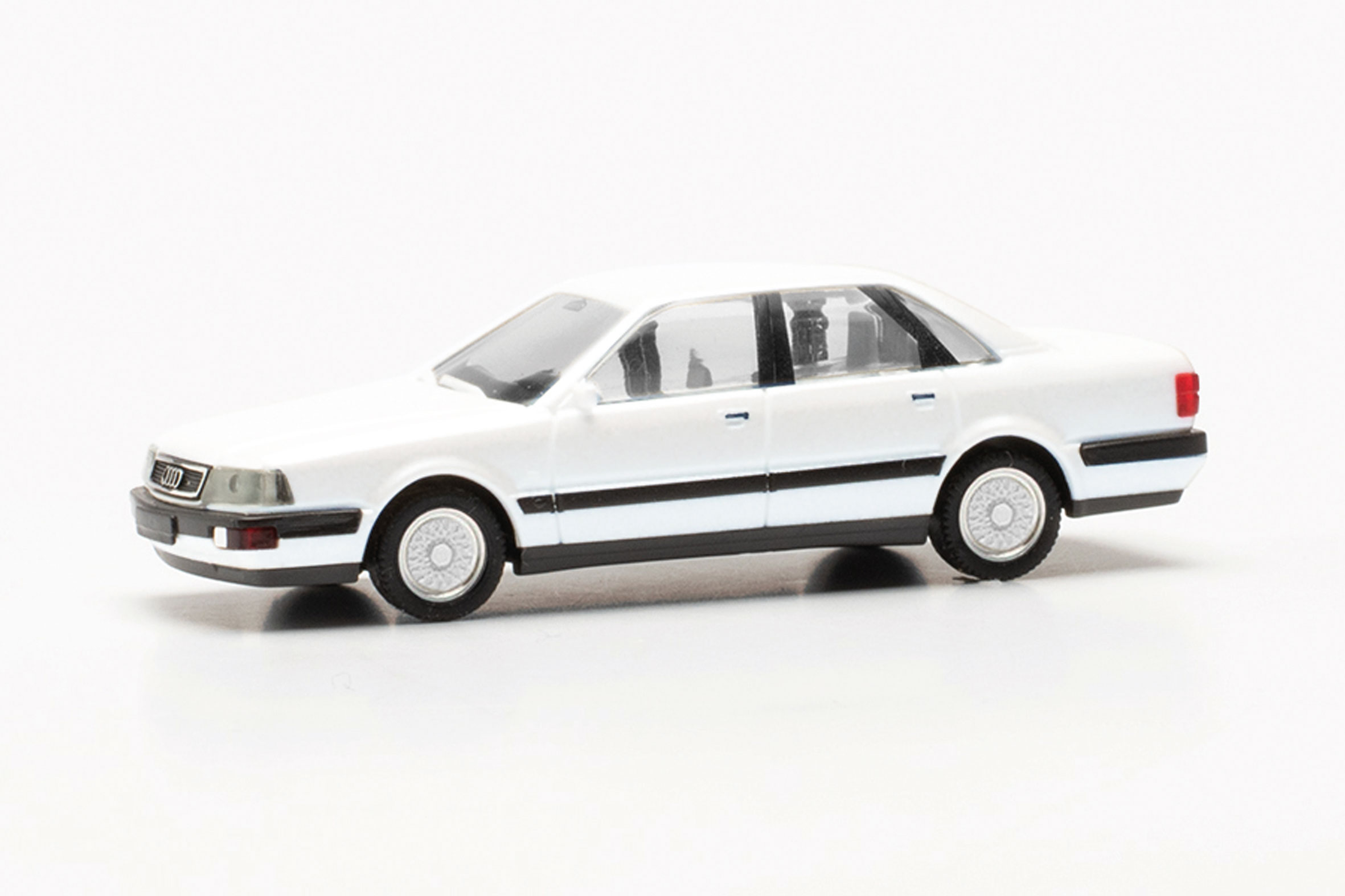 Audi-V8-weiss-mit-BBS-Felgen-11-023962-002_b_0.jpg