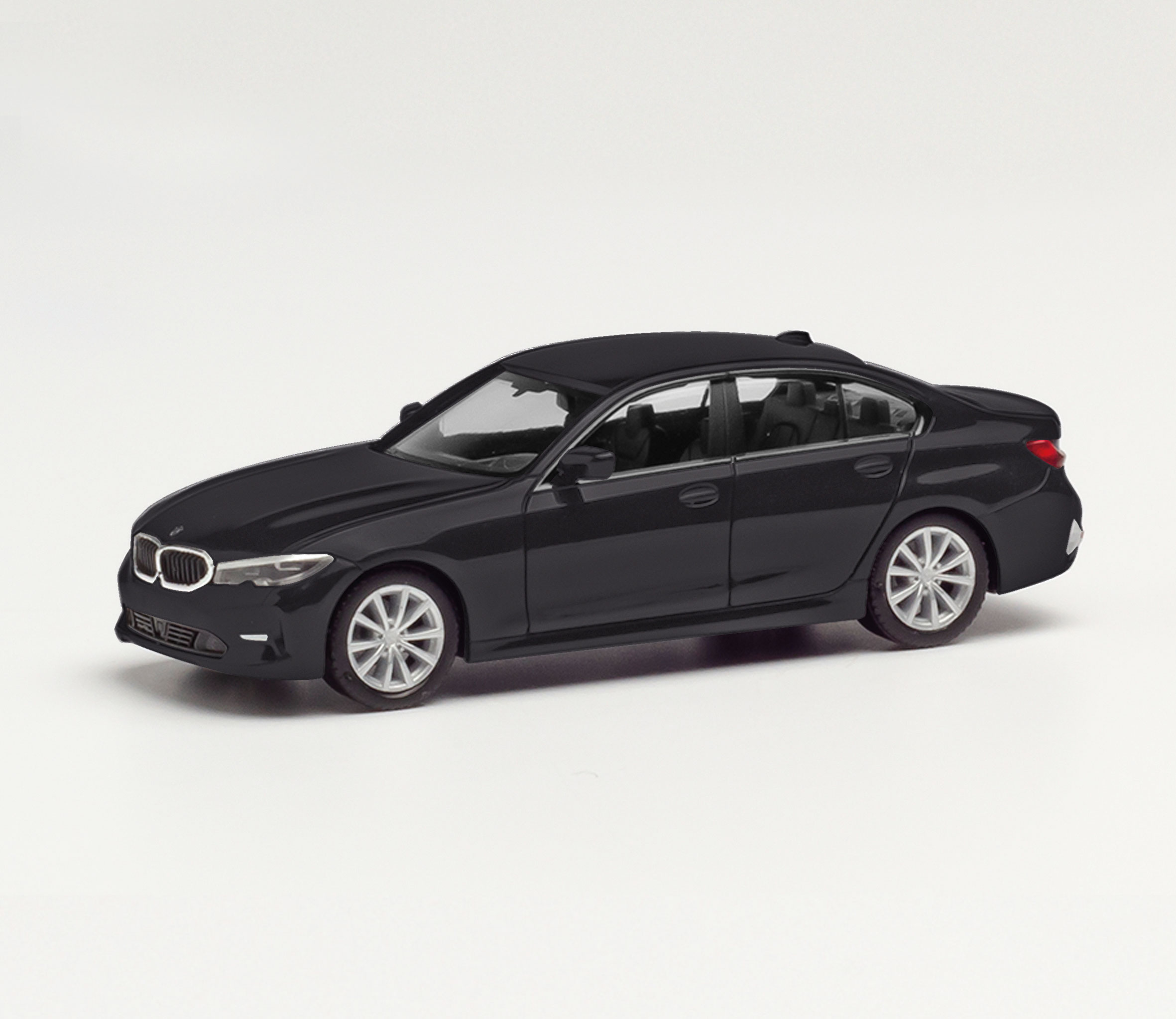 BMW-3er-Limousine-saphirschwarz-matallic-11-430791-003_b_0.jpg