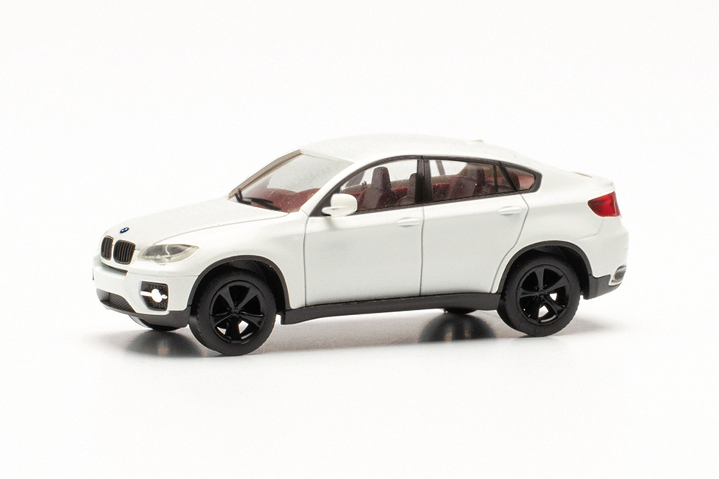 BMW-X6-weiss-Felgen-schwarz-11-024037-003_b_0.jpg