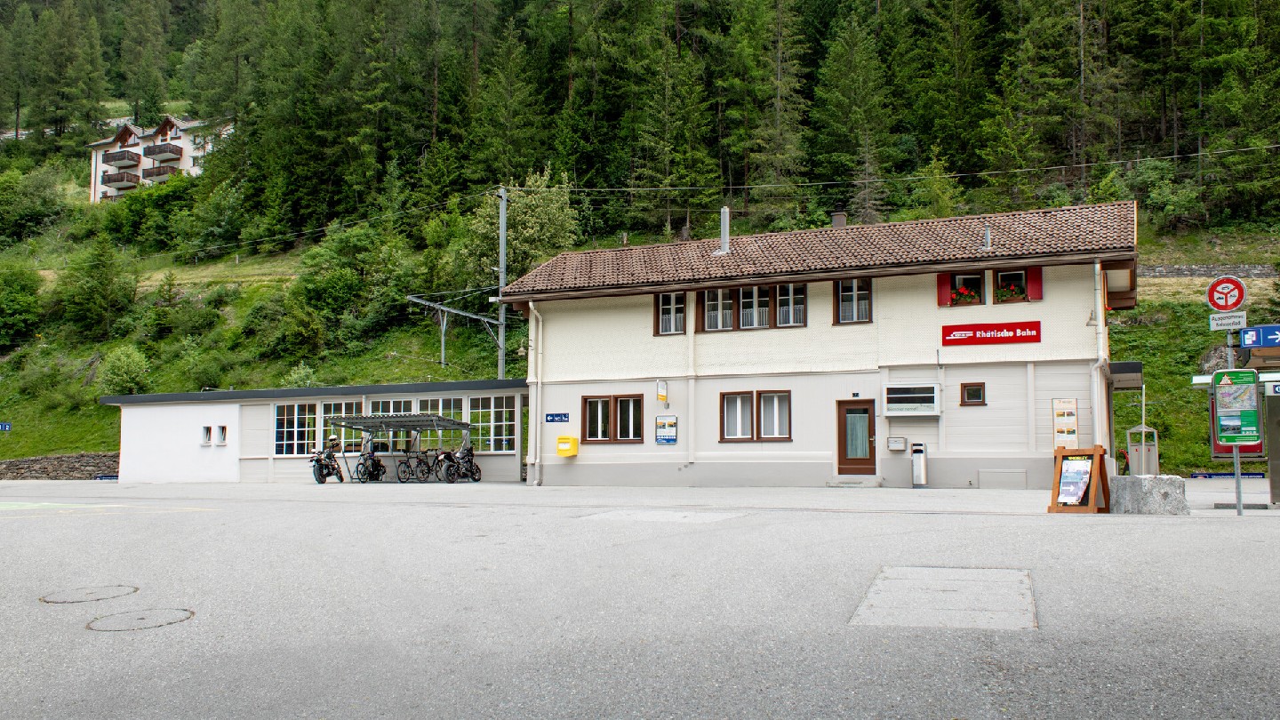 Bahnhof-Berguen-HO-12-66005_b_0.jpg