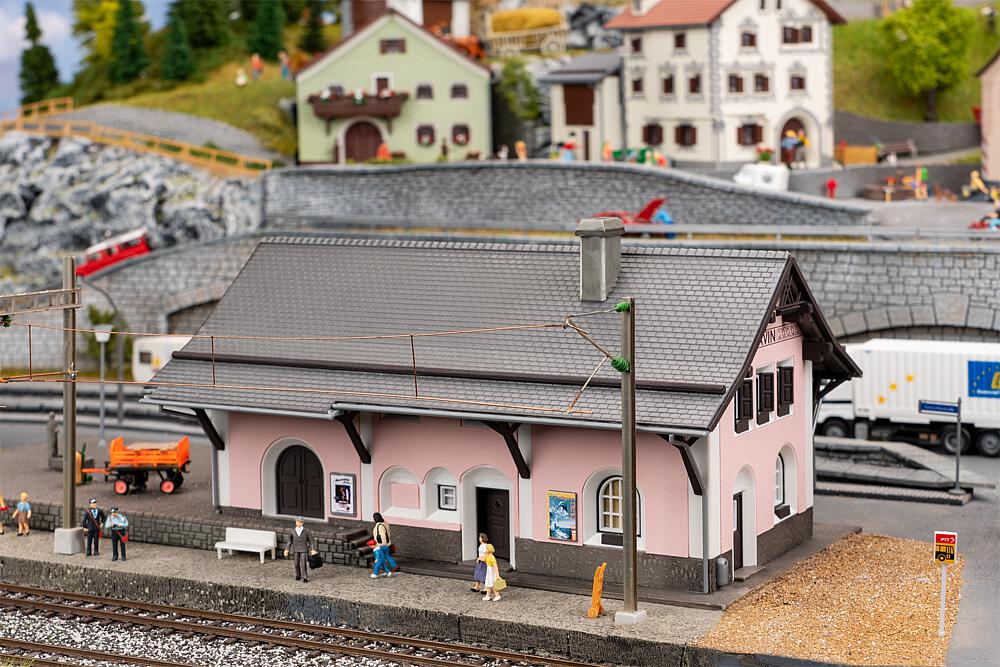 Bahnhof-Lavin-H0-14-110134_b_0.jpg