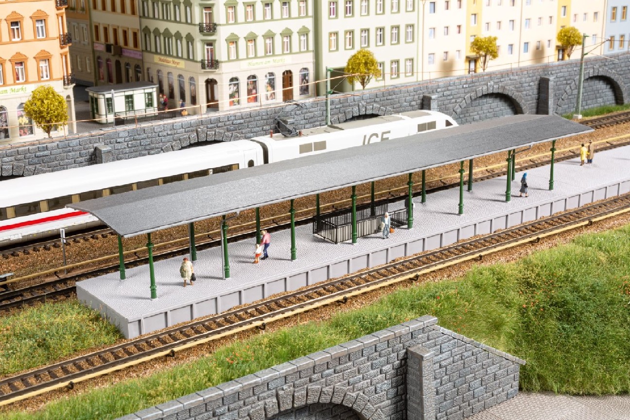 Bahnsteig-8-13355_b_0.jpg