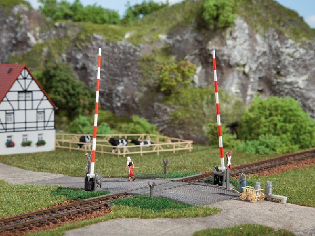 Beschrankter-Bahnuebergang-8-41604_b_0.jpg