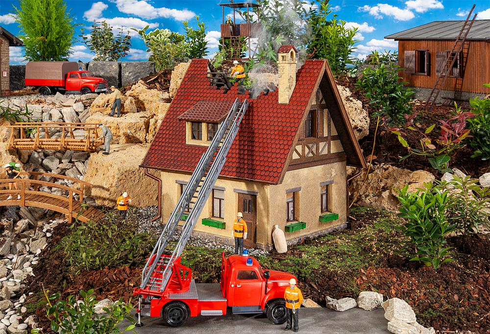 Brennendes-Haus-14-331090_b_0.jpg