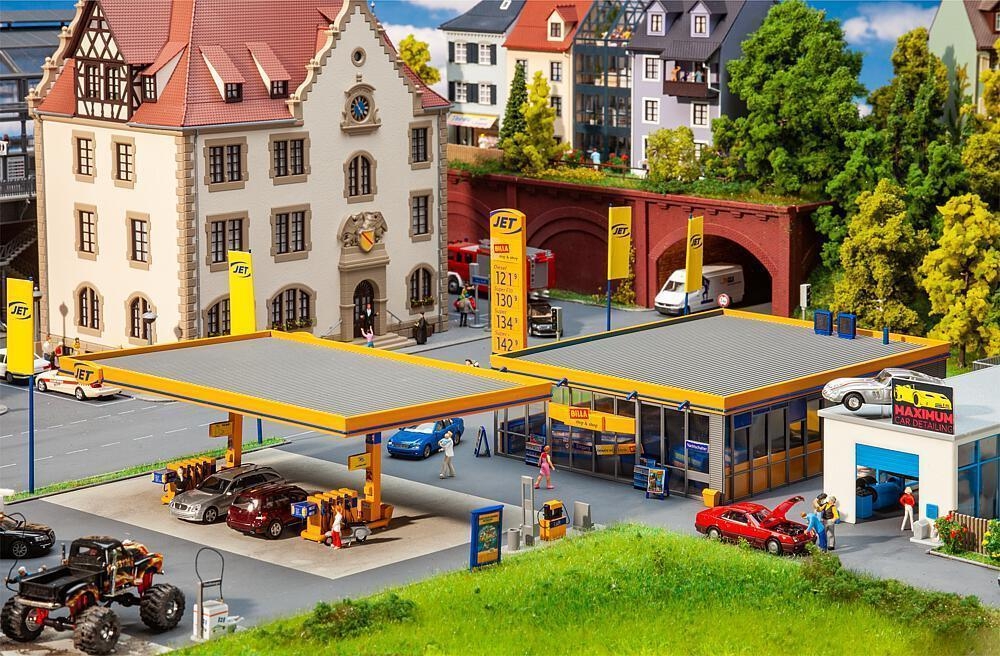 faller-130589-tankstelle-neuheit-2021.jpg