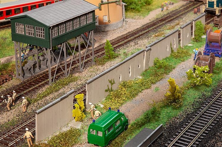 faller-180399-betonmauer-bausatz-neuheit-2019.jpg
