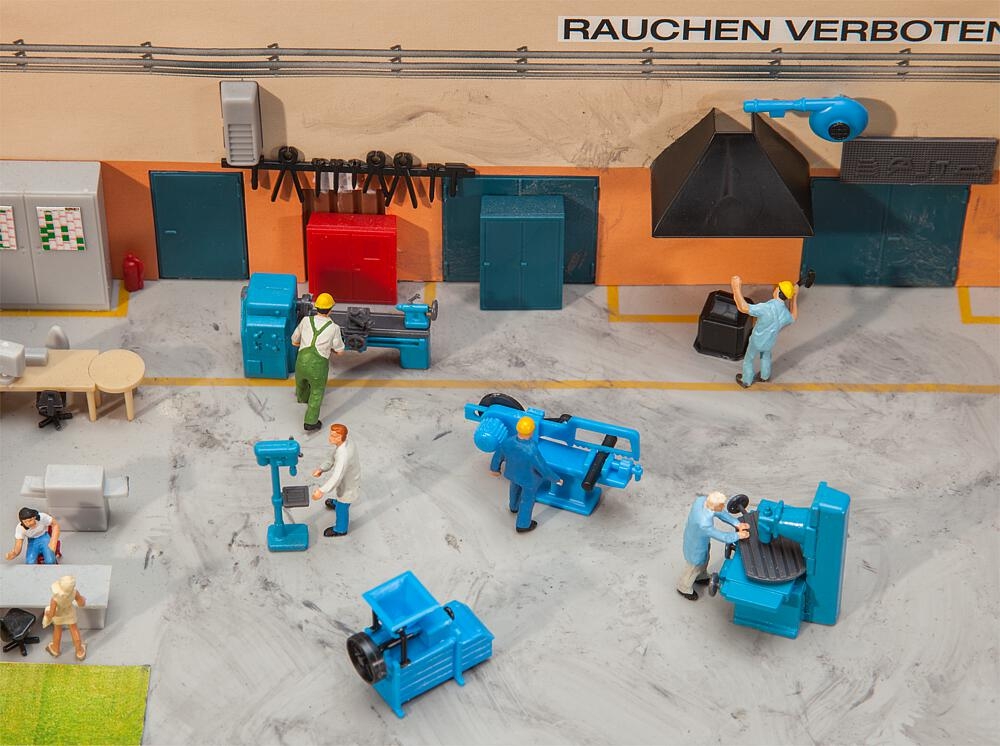 faller-180456-schlossereieinrichtung.jpg
