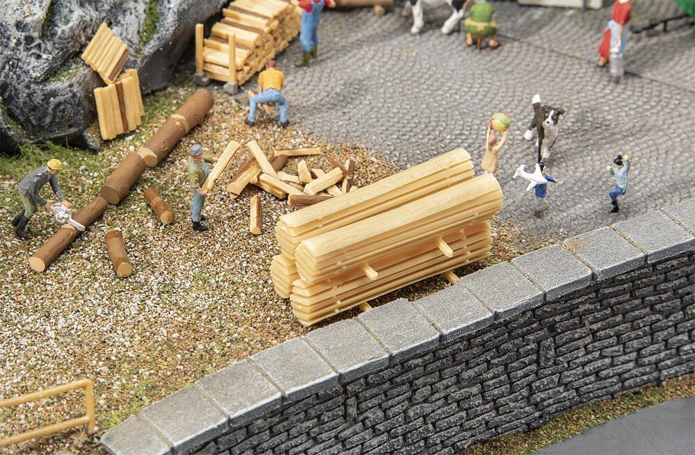 faller-180872-2-schwartenbretterstapel.jpg