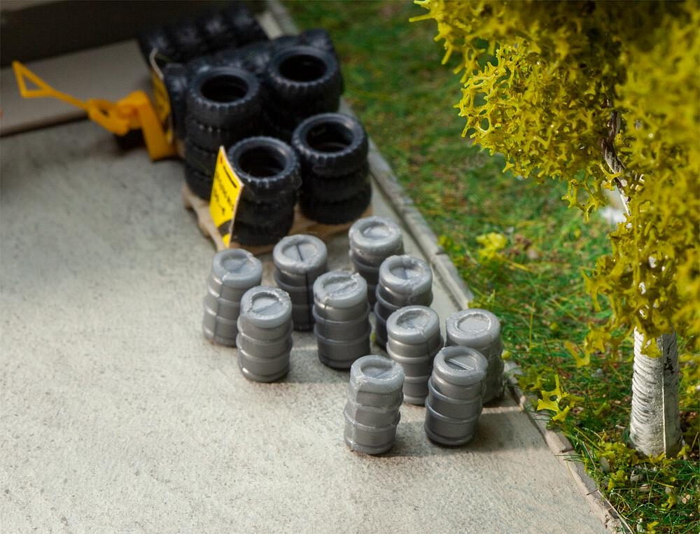 faller-180971-10-aluminium-bierfaesser.jpg