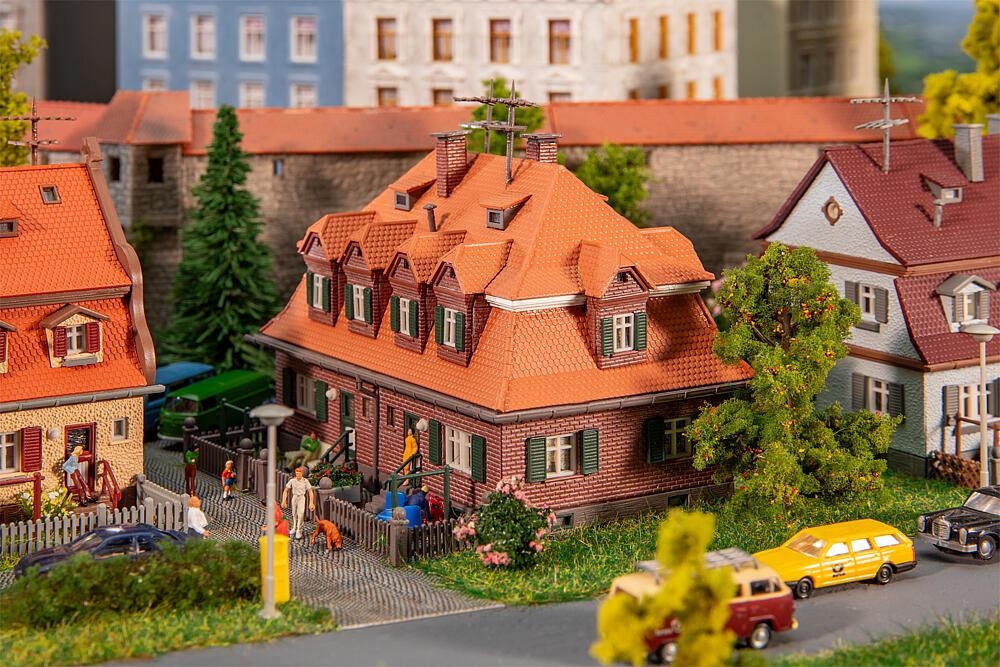 faller-232163-siedlungshaus-gartenstadt.jpg