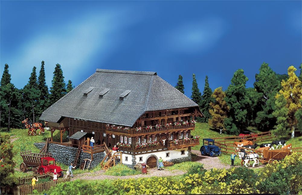 faller-232258-schwarzwaldhof.jpg
