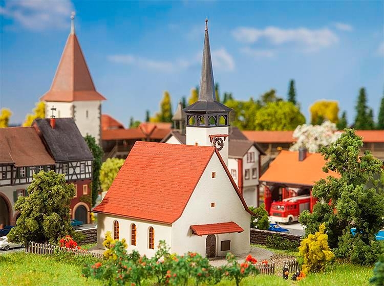 faller-232314-kirche-mit-spitzdach.jpg