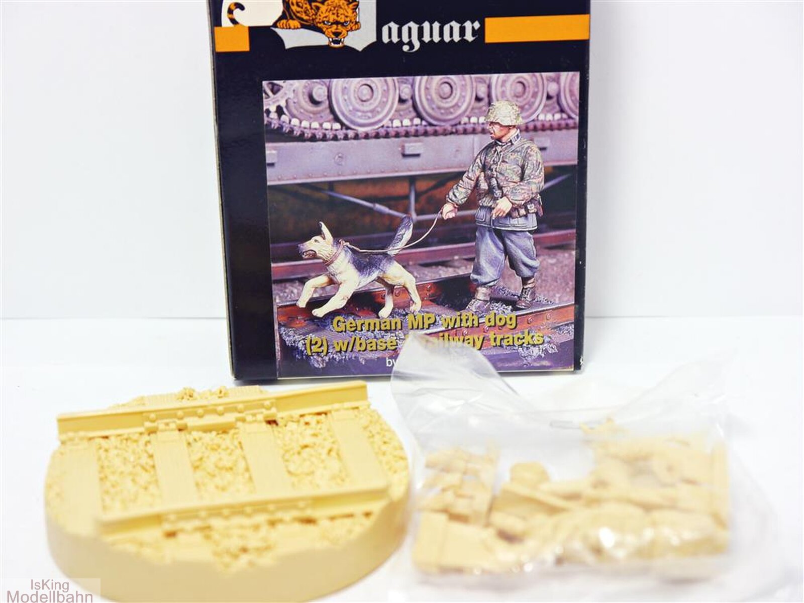 jaguar-63113-soldat-mit-schaeferhund-ww-ii-resinfiguren.jpg