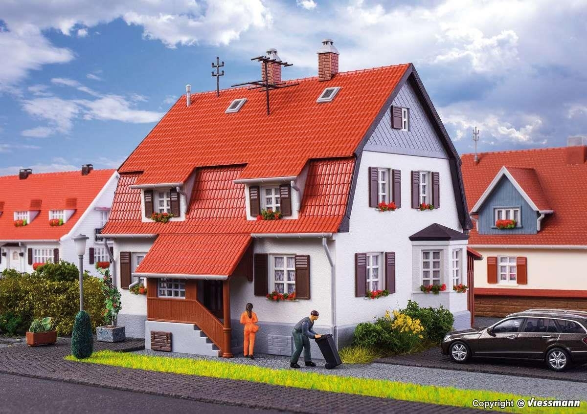 kibri-38162-h0-wohnhaus-mit-erker.jpg