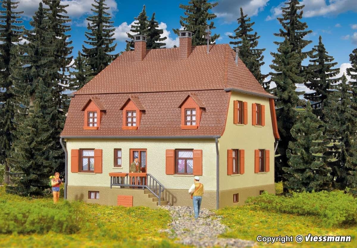 kibri-38166-h0-wohnhaus-mit-walmdach.jpg