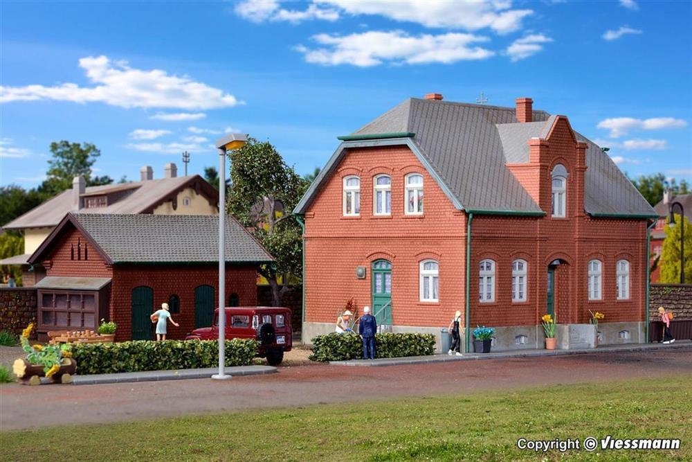 kibri-38188-h0-siedlungshaus-oberhausen-mit-nebengebaeude.jpg