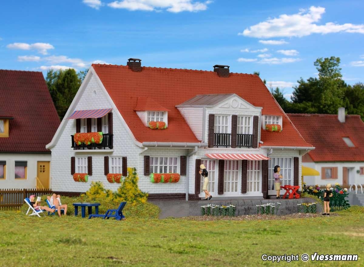 kibri-38332-h0-landhaus-cloppenburg.jpg