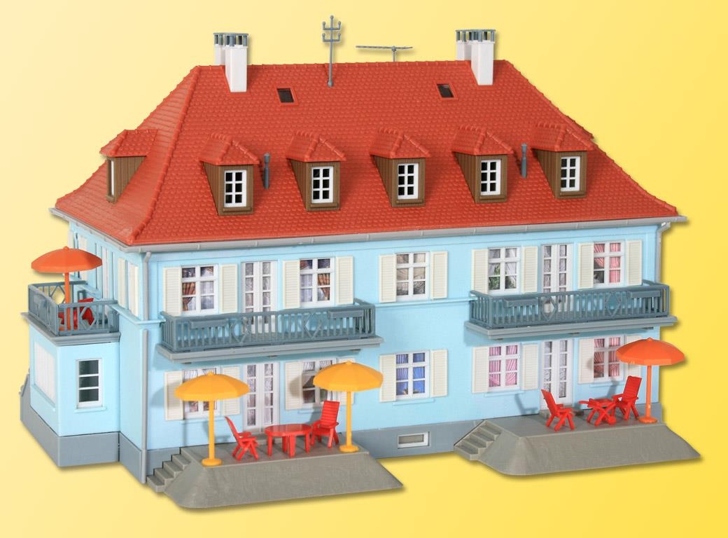 kibri-38359-h0-stadthaus-am-nordbahnhof.jpg