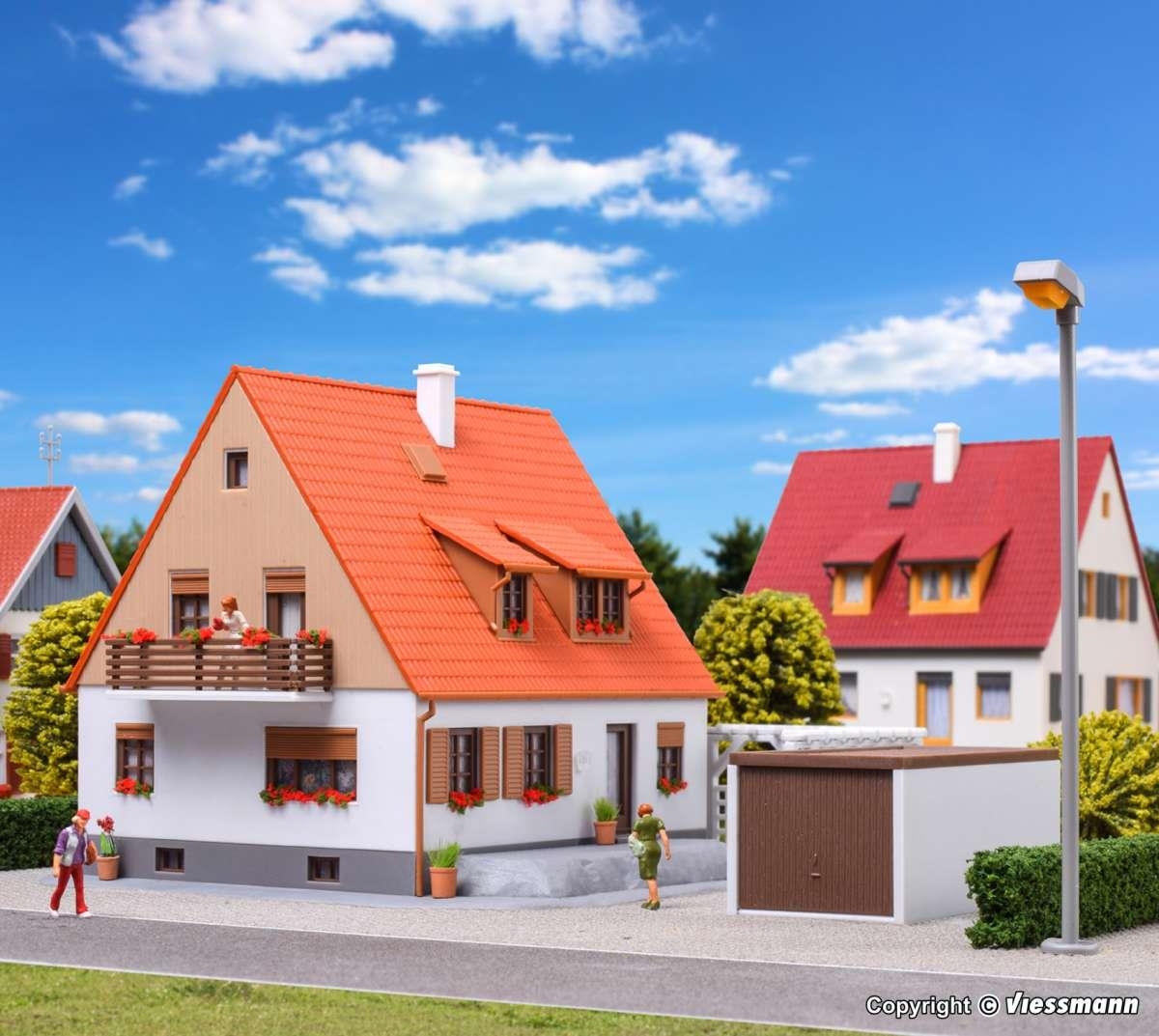 kibri-38748-h0-einfamilienhaus-mit-terrasse-garage-undpergola.jpg