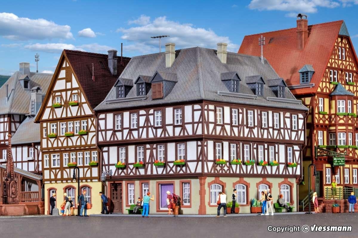 kibri-38904-h0-fachwerk-eckhaus-miltenberg.jpg