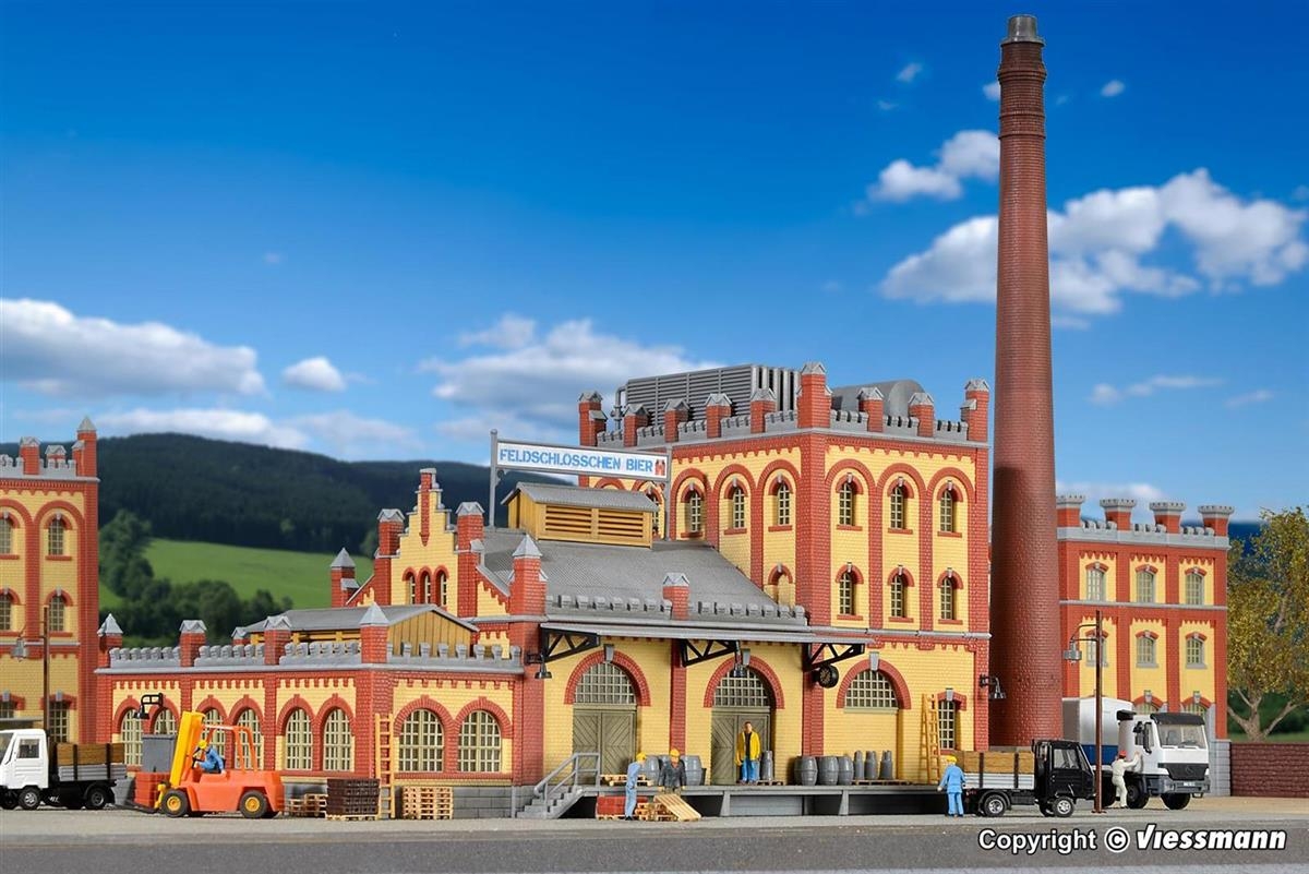 kibri-39826-h0-kuehlhaus-und-anlieferung-brauereifeldschloesschen.jpg