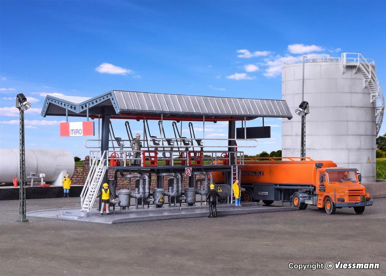 kibri-39834-h0-miro-abfuellstation-mit-scania-tankwagen.jpg