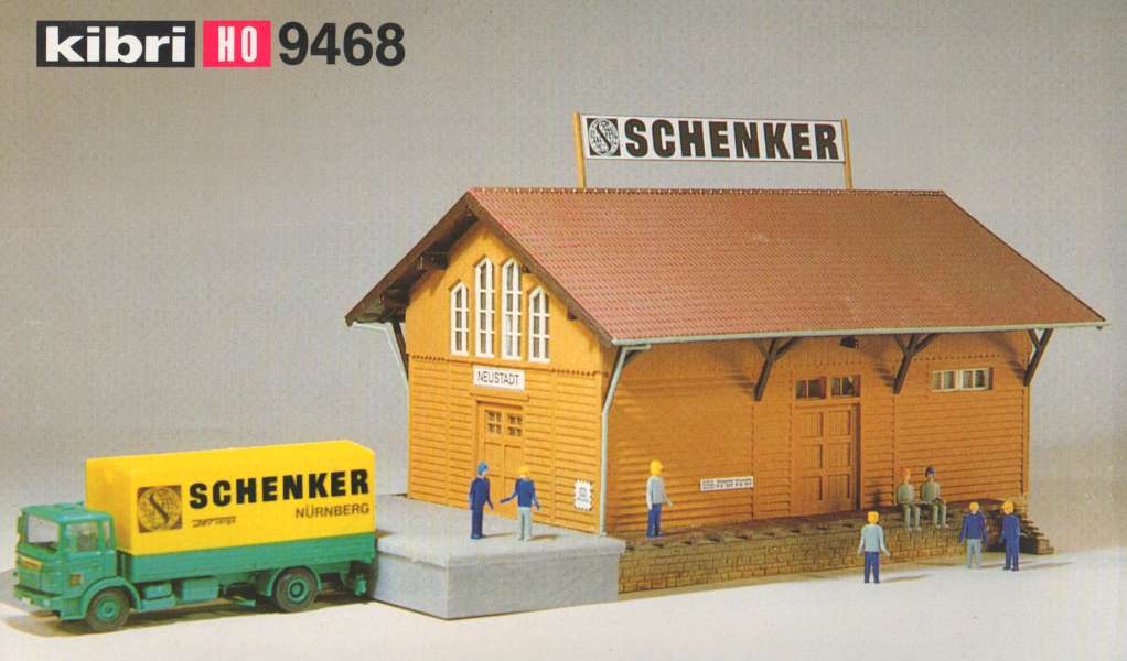 kibri-9468-lagerhalle-neustadt-schenker-mit-lkw-und-figuren-4002235094683.jpg