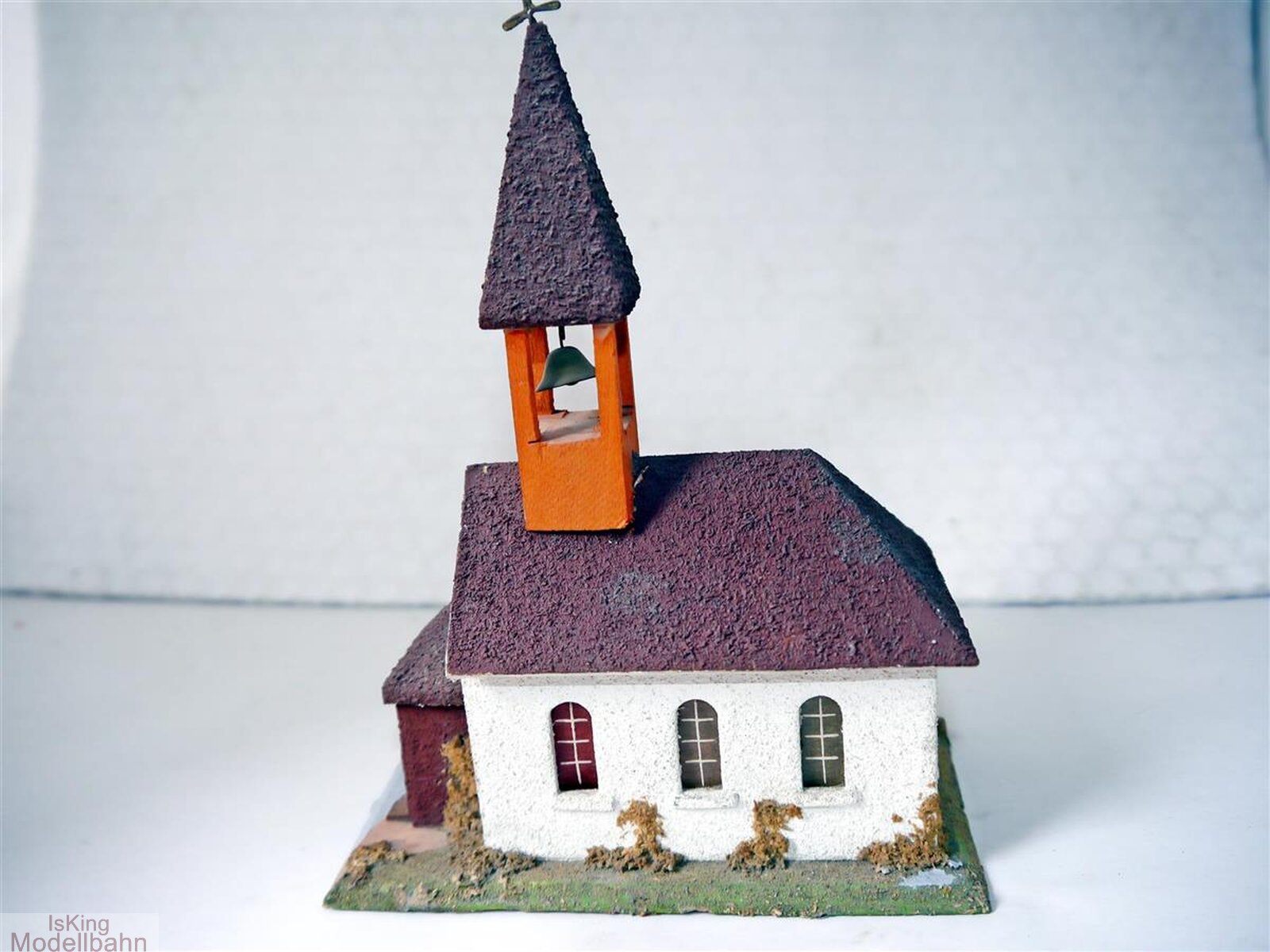 vaupe-dorfkirche-aus-holz-pappe-spur-ho.jpg